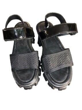 Women's Forever 21 Black Platform Sandals Size 8